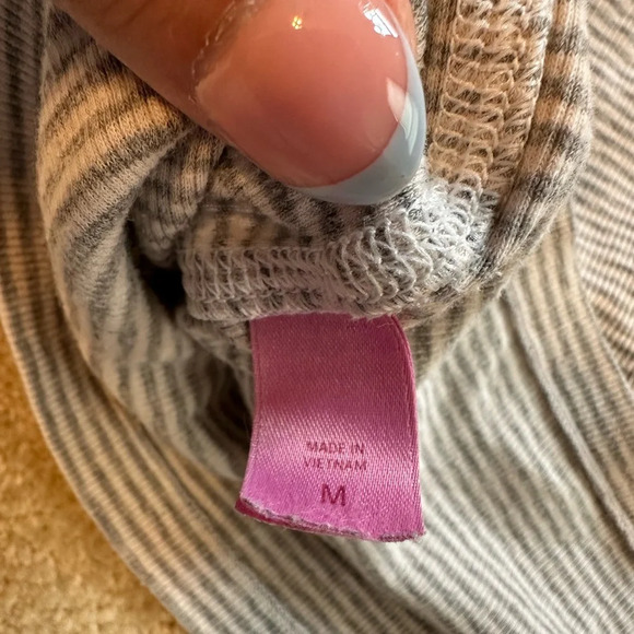 💙💙 3/12 BUNDLE DEAL PINK Victoria's Secret Heather Gray Striped Madison Badger’s - Picture 5 of 5